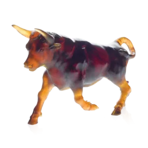 Sculpture en pâte de verre d'un taureau de la prestigieuse cristallerie Daum.