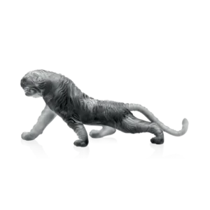Sculpture d'un tigre du bengale en pâte de verre, de la prestigieuse cristallerie Daum. Couleur grise, modèle Magnum.