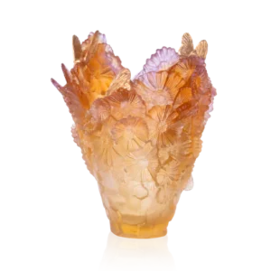 Vase en pâte de verre de la prestigieuse cristallerie Daum, collection Or d'Abeille. Finition à la feuille d'or, grand modèle.