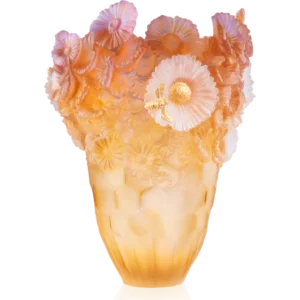 Vase en pâte de verre de la prestigieuse cristallerie Daum, collection Or d'Abeille. Finition à la feuille d'or, modèle Magnum.