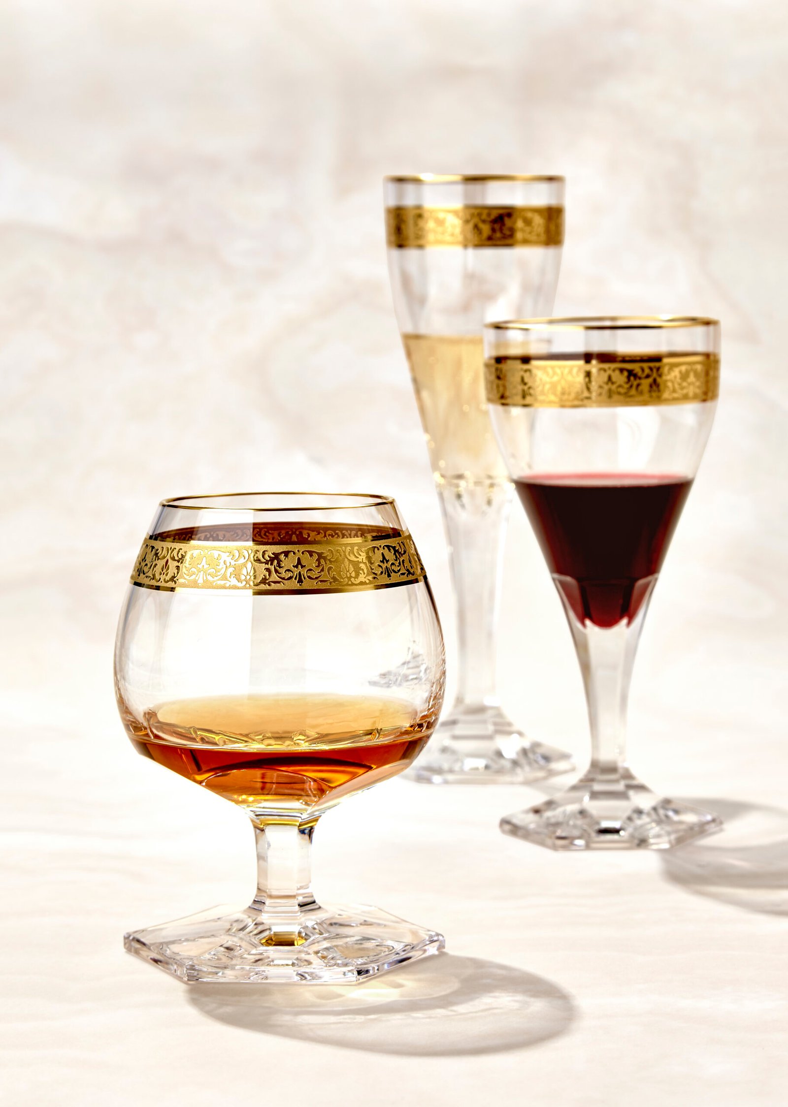 Verre à brandy & cognac en authentique cristal de bohême, orné d'un bandeau en or 24 carats. Collection Copenhagen de la cristallerie Moser.