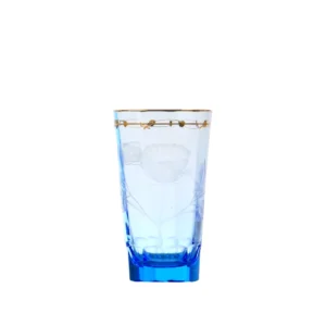 Verre à eau bleu océan 370ml en authentique cristal de bohême taillé main, gravé artistiquement, et subtilement décoré avec de l'or 24 carats. Collection Paula de Moser, la plus prestigieuse & réputée cristallerie de Bohême.