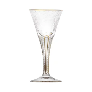 Verre à liqueur 50ml en authentique cristal de bohême taillé main, gravé artistiquement, et subtilement décoré avec des feuilles en or 24 carats peintes à la main. Collection Maharani de Moser, la plus prestigieuse & réputée cristallerie de Bohême.