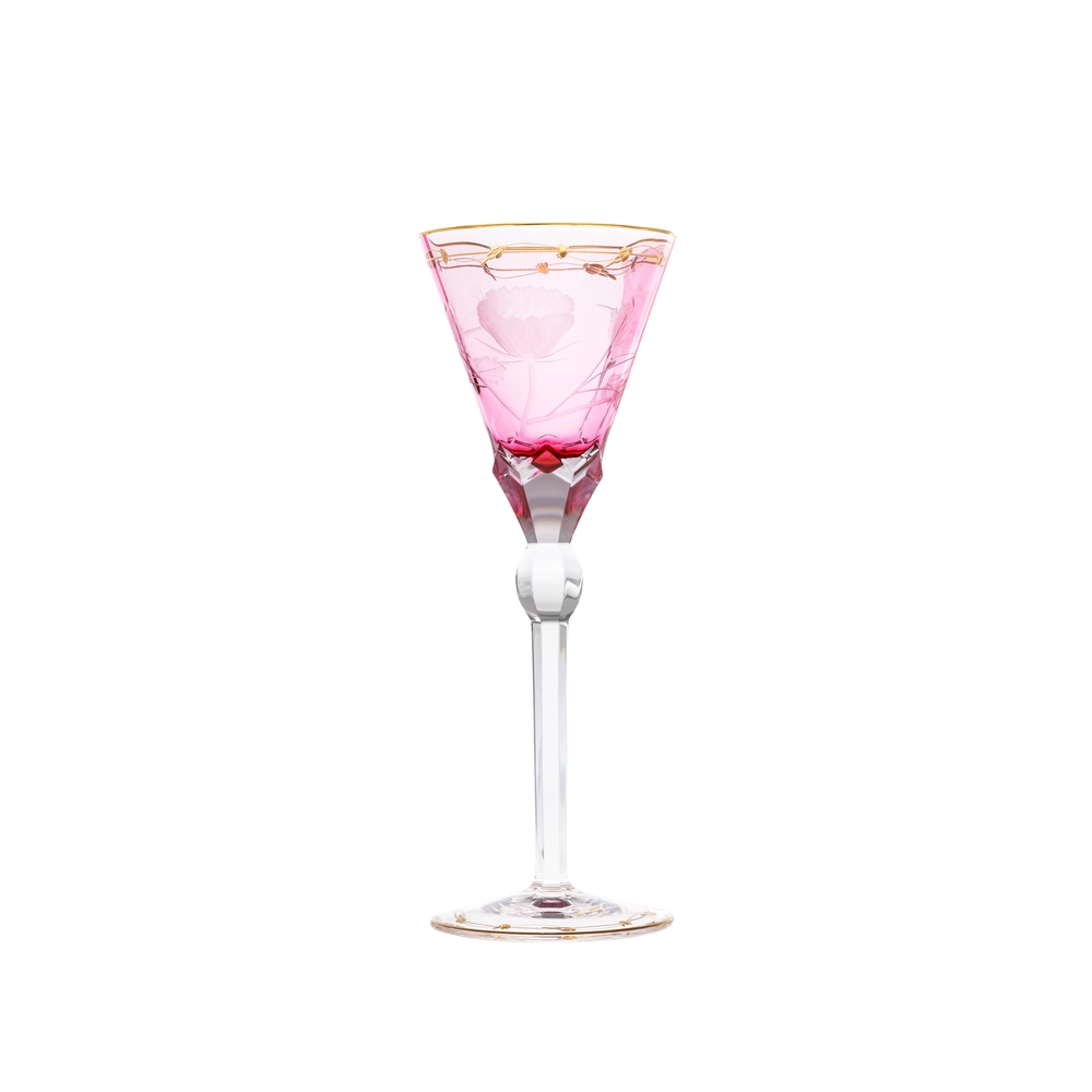 Verre à vin rouge 270ml de couleur rose en authentique cristal de bohême taillé main, gravé artistiquement, et subtilement décoré avec de l'or 24 carats. Collection Paula de Moser, la plus prestigieuse & réputée cristallerie de Bohême.