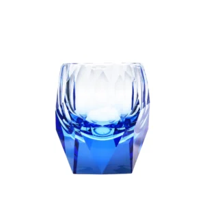 Verre à whisky 220ml couleur bleu océan en authentique cristal de bohême taillé main. Collection Cubisme de Moser, la plus prestigieuse & réputée cristallerie de Bohême.