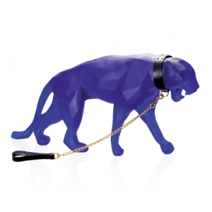 Sculpture "Wild Panther" en pâte de verre de la prestigieuse cristallerie Daum, réalisée en collaboration avec l'artiste Richard Orlinski. Couleur bleue et grand modèle.