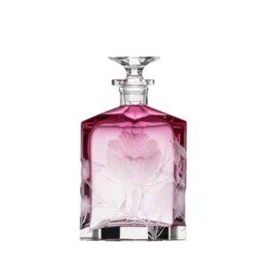 Carafe Rose rose 360ml, collection Art Nouveau, en authentique cristal de bohême taillé main, gravé d'un magnifique motif de roses. Création de Moser, la plus prestigieuse & réputée cristallerie de Bohême.