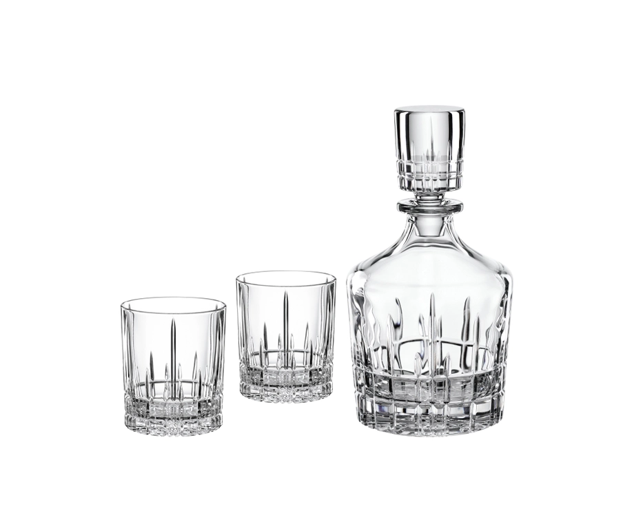 Coffret d'une carafe à whisky 750ml, accompagnée de ses 2 verres D.O.F (Double Old Fashionned) 370ml. Ensemble en cristallin, collection Perfect Serve de la Maison bavaroise Spiegelau.